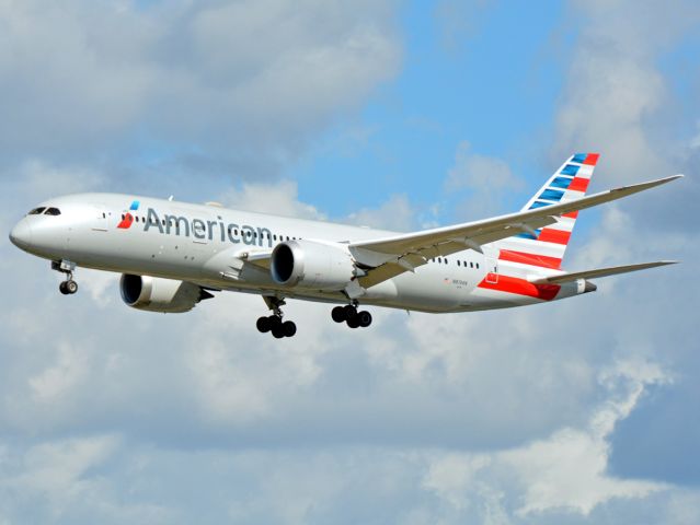 Boeing 787-8 (N819AN) - RWY22L arrive