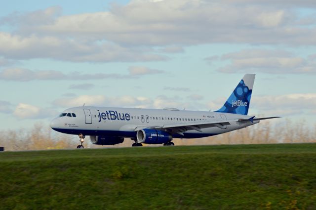 Airbus A320 (N612JB)