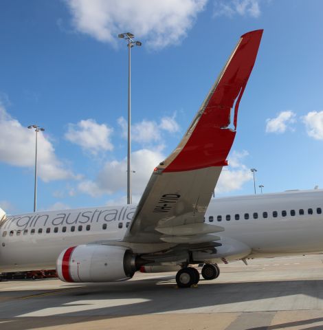 Boeing 737-700 (VH-YID) - Damage to the winglet of VH-YID after a ground collision in Melbourne with Jetstar A320.