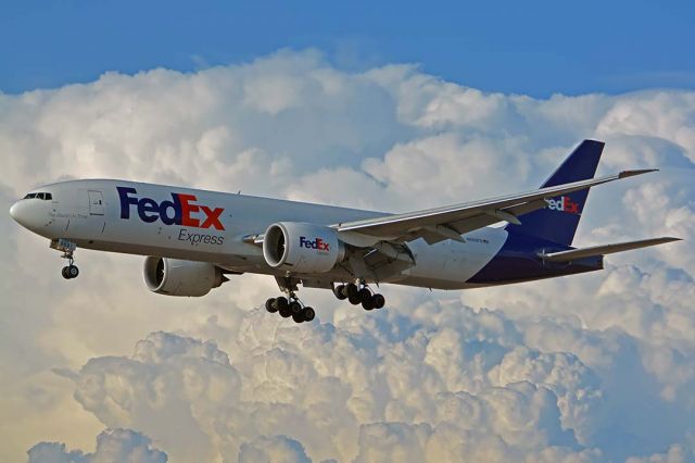 BOEING 777-200LR (N868FD) - Fedex Express Boeing 777-FS2 N868FD at Phoenix Sky Harbor on August 24, 2018.