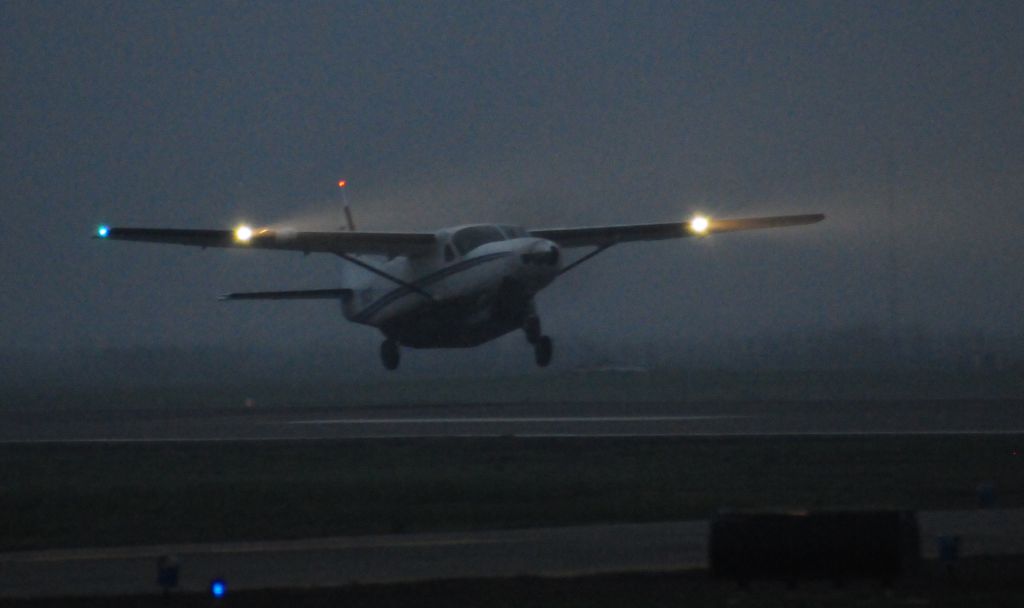 — — - BXR1572 departs runway three-zero at Merced Regional Airport