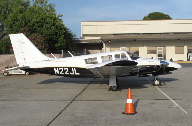 Piper Seneca (N22JL)