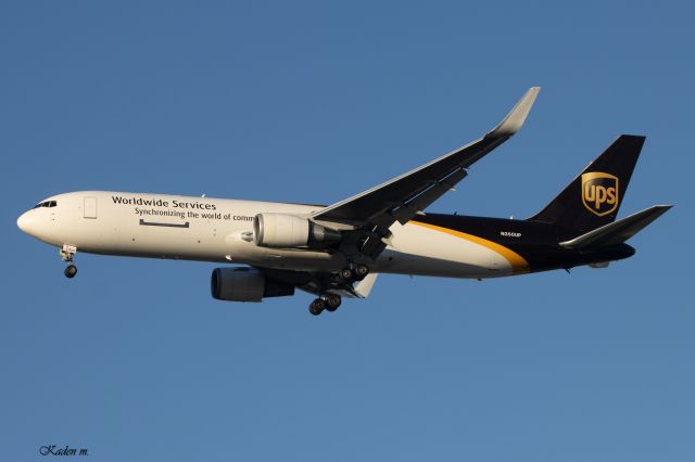 BOEING 767-300 (N350UP)