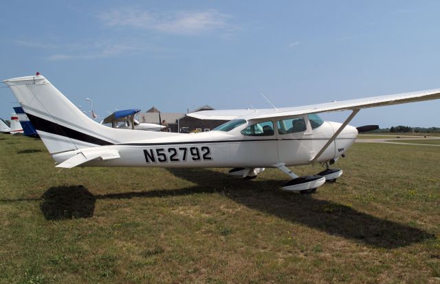 Cessna Skylane (N52792) - A sunny day at Block Island.