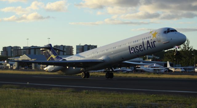 McDonnell Douglas MD-83 (PJ-MDB)