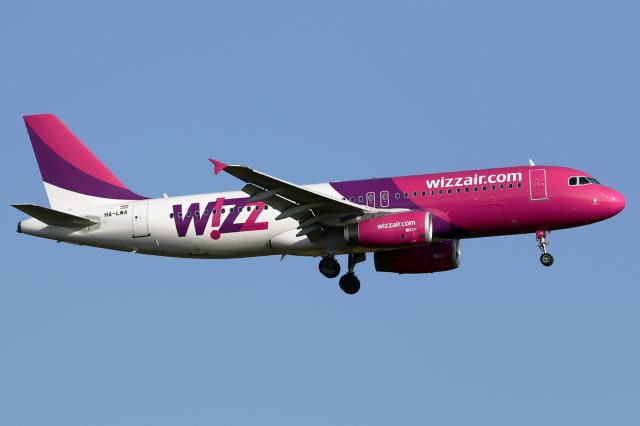 Airbus A320 (HA-LWA)