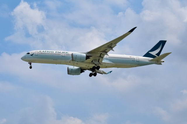 Airbus A350-900 (B-LRI)