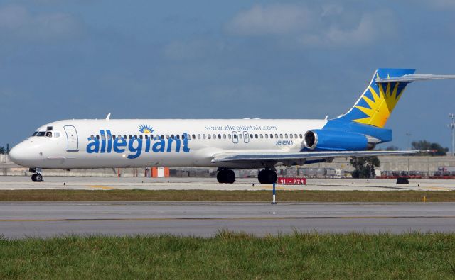 McDonnell Douglas MD-83 (N949MA)