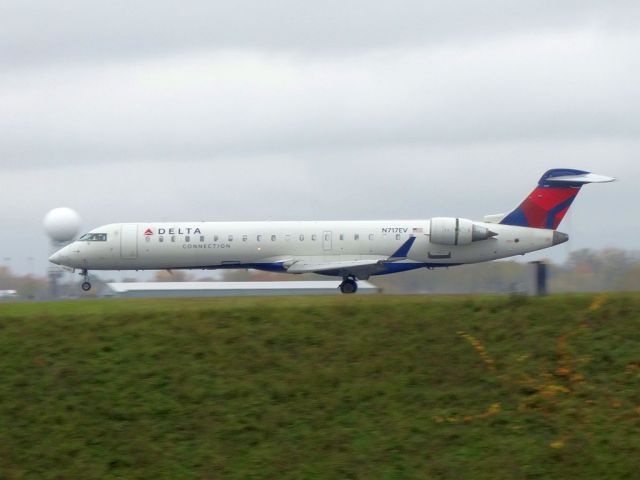 Canadair Regional Jet CRJ-900 (N717EV)
