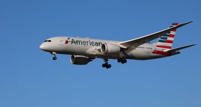 Boeing 787-8 (N818AL) - On final is this 2017 American Airlines Boeing 787-8 in the Autumn of 2020.