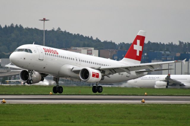Airbus A320 (HB-IJV)