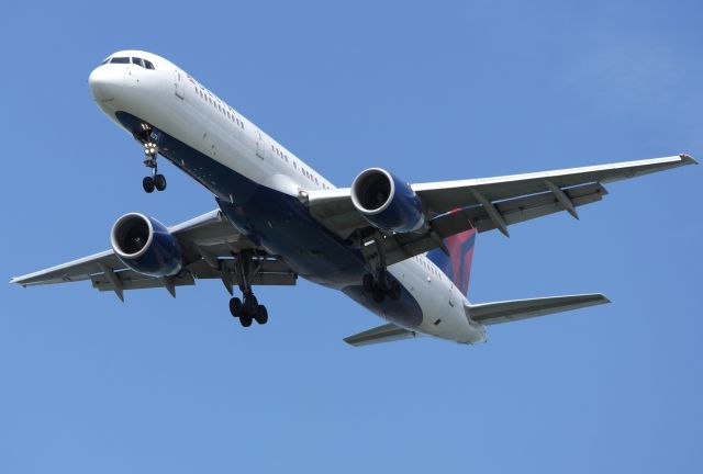 Boeing 757-200 (N633DN)