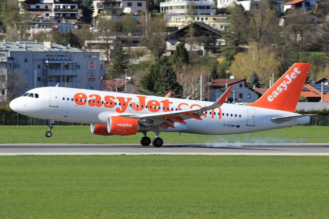 Airbus A320 (G-EZWP)