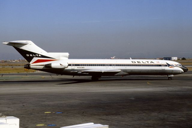 BOEING 727-200 (N292WA) - October 1991 at SFO