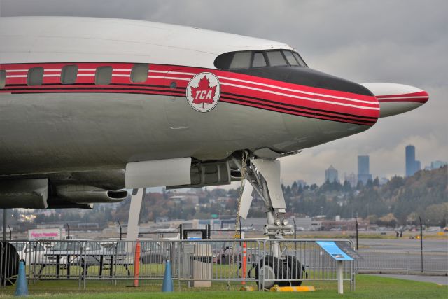 C-FTGE — - 11-02-22. Downtown Seattle in the background.