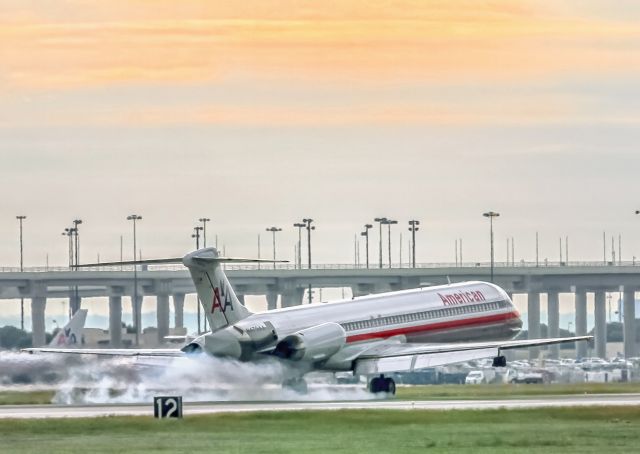 McDonnell Douglas MD-80 —