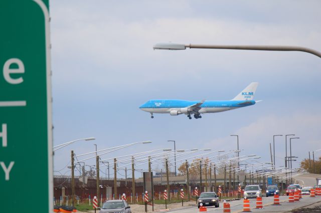 Boeing 747-400 (PH-BFH) - PASSING OVER MANNHEIM RD. FOR 27L