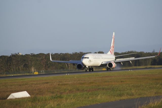 Boeing 737-800 (VH-YFF) - VH-YFF lands at Gold Coast Airport