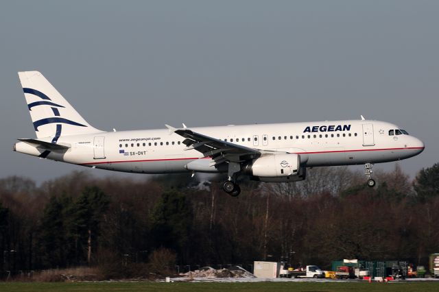 Airbus A320 (SX-DVT) - AEE4221 arriving from LGW before continuing to Heraklion.