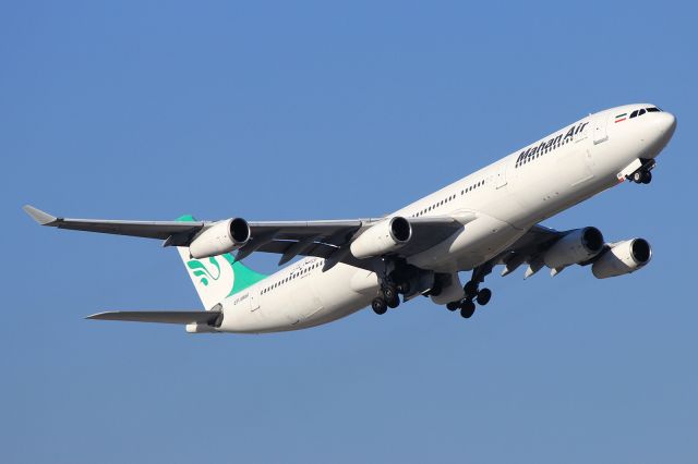 Airbus A340-300 (EP-MMB)