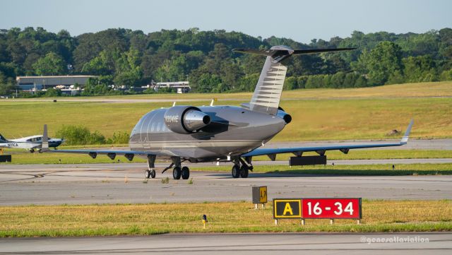 Canadair Challenger (N304HE) - Interesting livery color!