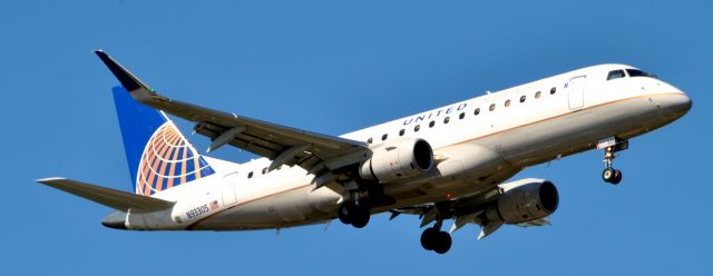 Embraer 170/175 (N93305)