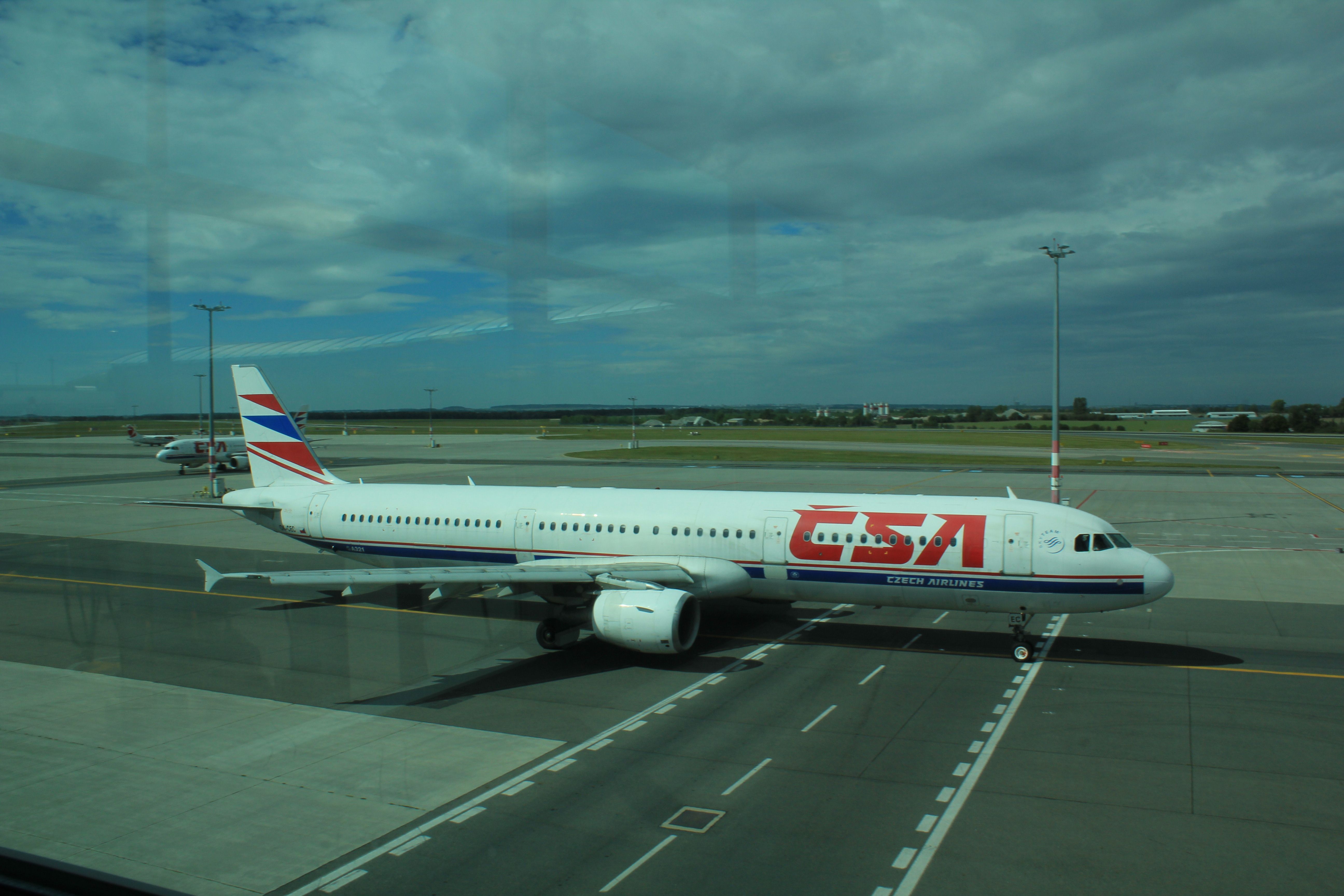 Airbus A321 (OK-CEC) - Terminal 1 Gate B9