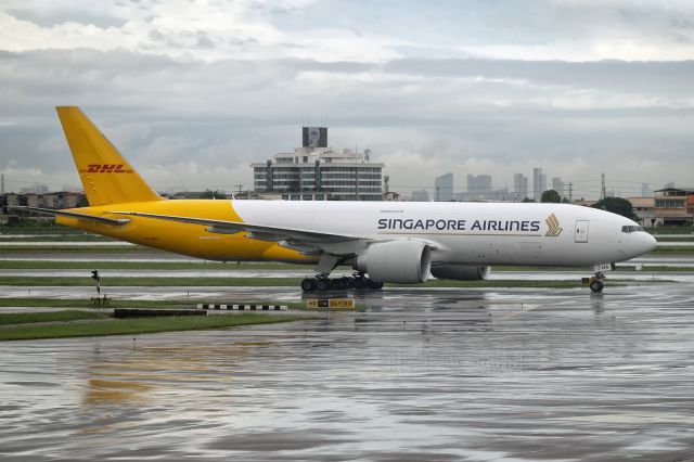 Boeing 777-200 (9V-DHA) - 27th May, 2025: Flight SQ 7440 taxiing to the cargo terminal while making a pit-stop at Bangkok Suvarnabhumi en route to Incheon. 
