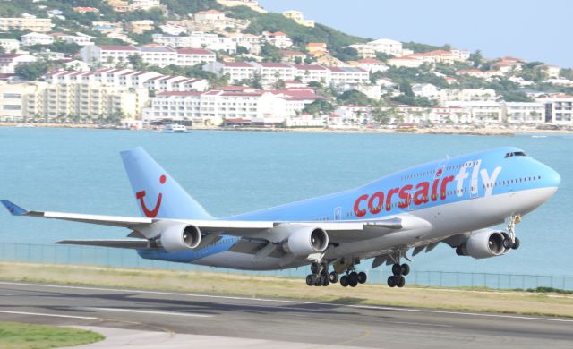 Boeing 747-400 (F-HSEA) - Corsair departing TNCM on runway 28