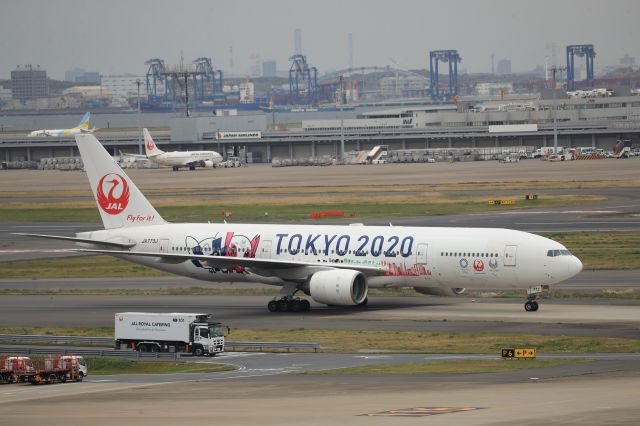 Boeing 777-200 (JA773J) - April 14th 2019:FUK-HND.