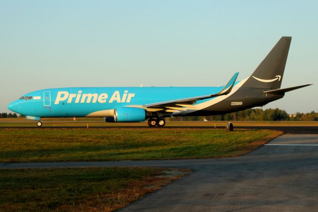 Boeing 737-800 (N547CC) - Former Ryanair now in Amazon Prime Air colors on it's delivery flight to Shannon via Keflavik, Iceland. It will be operated by ASL Airlines Ireland with the new registration EI-DAD   9/24/20