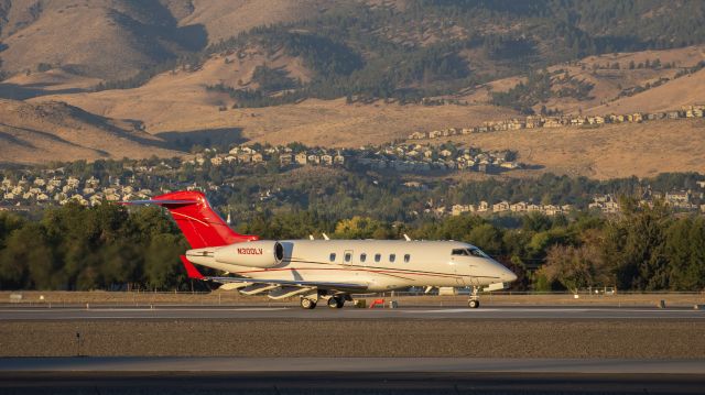 Bombardier Challenger 300 (N300LV)