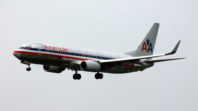 Boeing 737-800 (N912AN)
