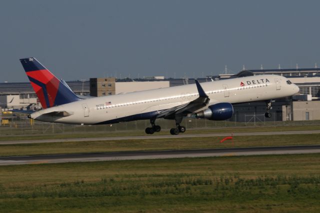 Boeing 757-200 (N6702)