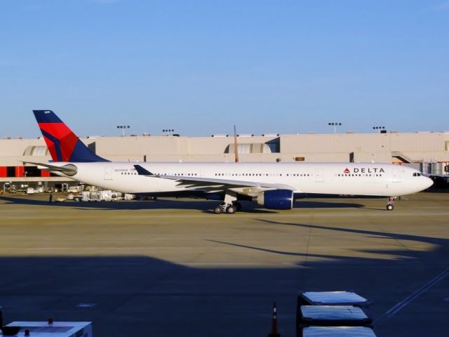 Airbus A330-300 (N819NW)