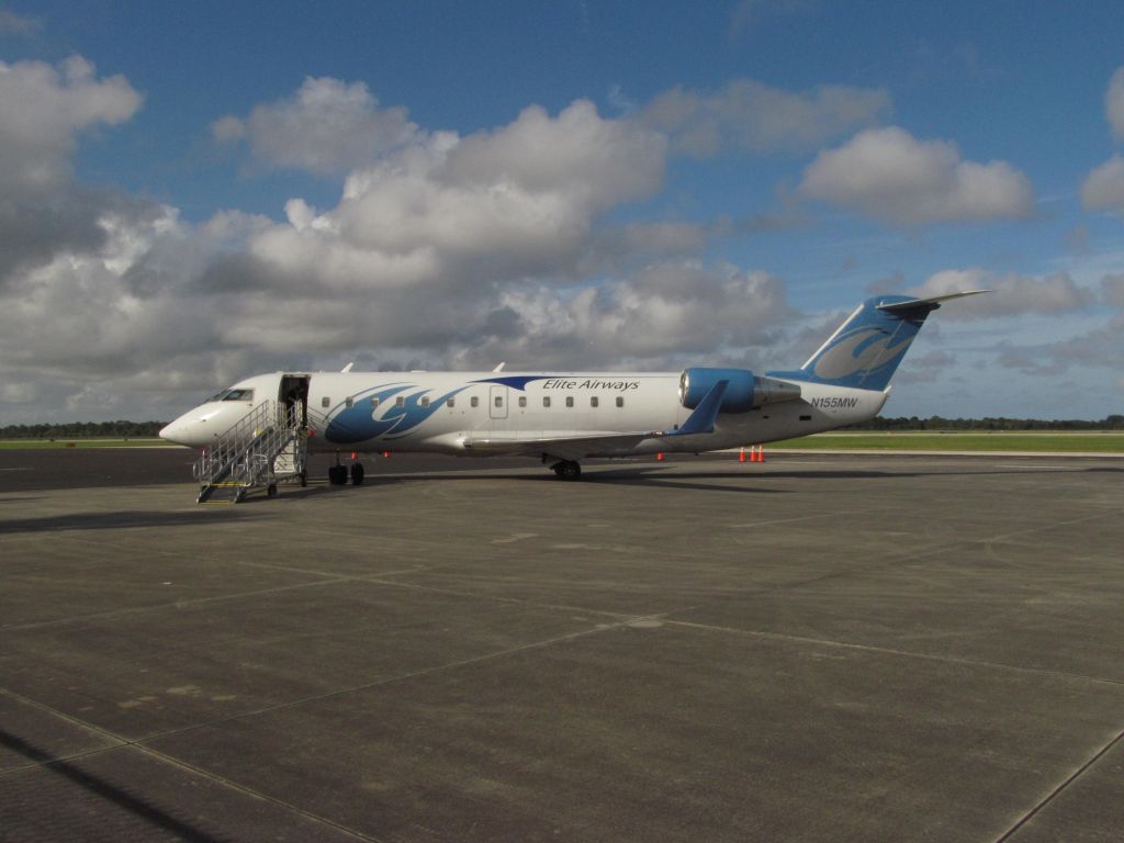 Canadair Regional Jet CRJ-200 (N155MW) - Arrival at VRB Dec 27, 2015. Mainer 7302. Terminal observation area.