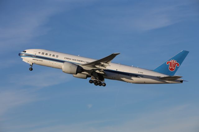 BOEING 777-200LR (B-2026)