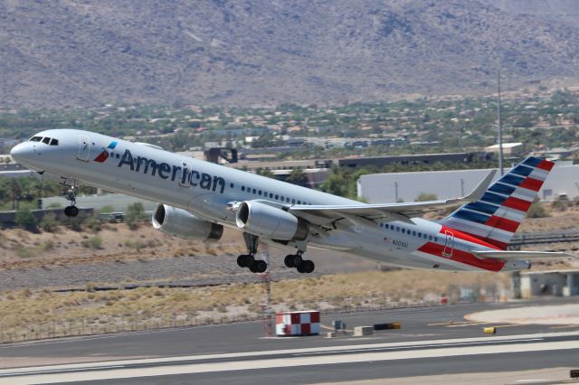 Boeing 757-200 (N201UU)