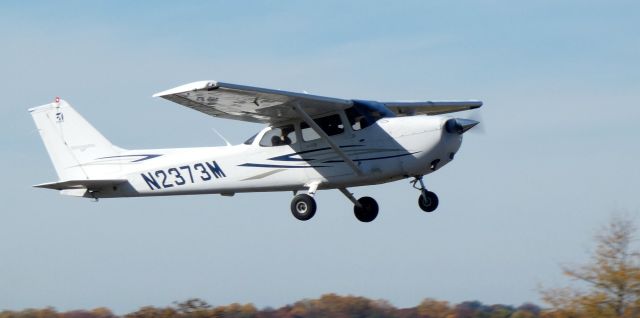 Cessna Skyhawk (N2373M) - Shortly after departure is this 2007 Cessna 172S Skyhawk SP in the Autumn of 2022.