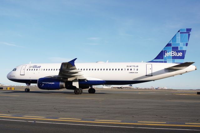 Airbus A320 (N775JB) - Canard Bleu