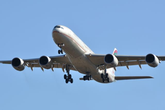 Airbus A340-500 (A6-EHA) - 2012/1/7