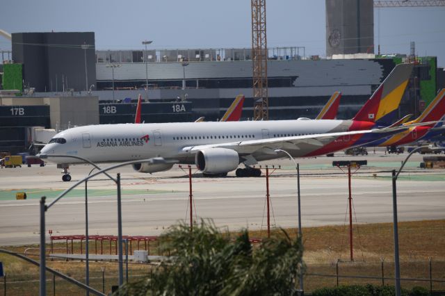 Airbus A350-900 (HL7771)