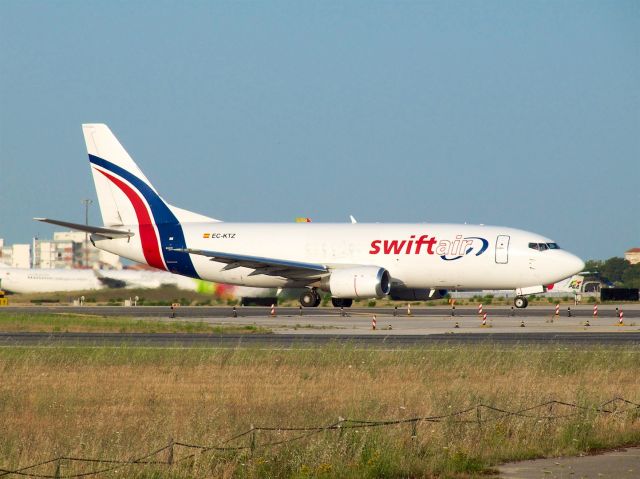 Boeing 737-700 (EC-KTZ)
