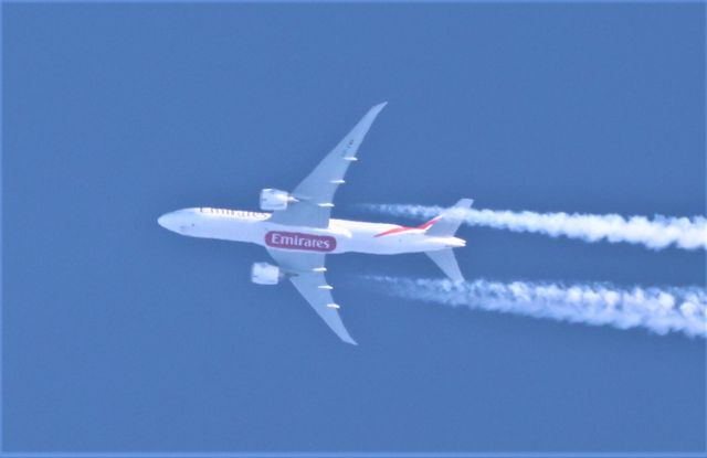 Boeing 777-200 (A6-EWF) - A6-EWF Boeing 777-21-H Emirates Airlines EKE221 de Dubai  DXB vers Dallas Fort-Worth DFW  Altitude 11582 Mètres Vitesse 776 Km/H survolant la ville de Lavaltrie QC. le 22-04-2023 à 07;19