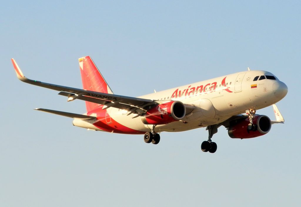 Airbus A319 (N694AV)