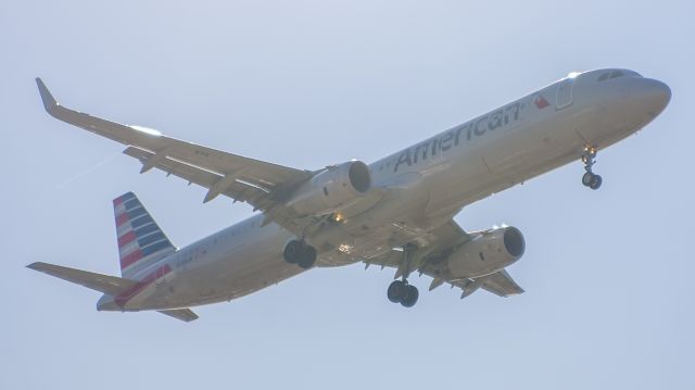 Airbus A321 (N138AN)