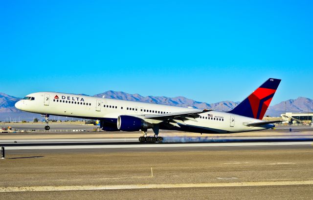 Boeing 757-200 (N6708D) - Delta Air Lines Boeing 757-232 N6708D (cn 30480/934)br /br /Las Vegas - McCarran International (LAS / KLAS)br /USA - Nevada, November 25, 2011br /Photo: Tomás Del Coro