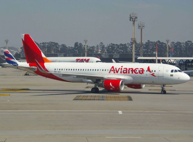 Airbus A320 (PR-OCI)
