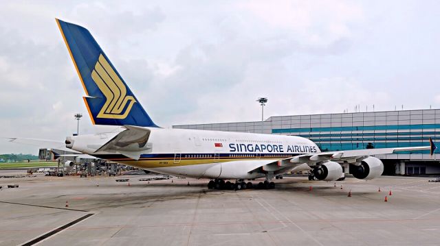 Airbus A380-800 —