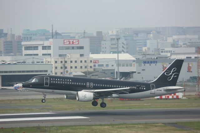 Airbus A320 (JA05MC)